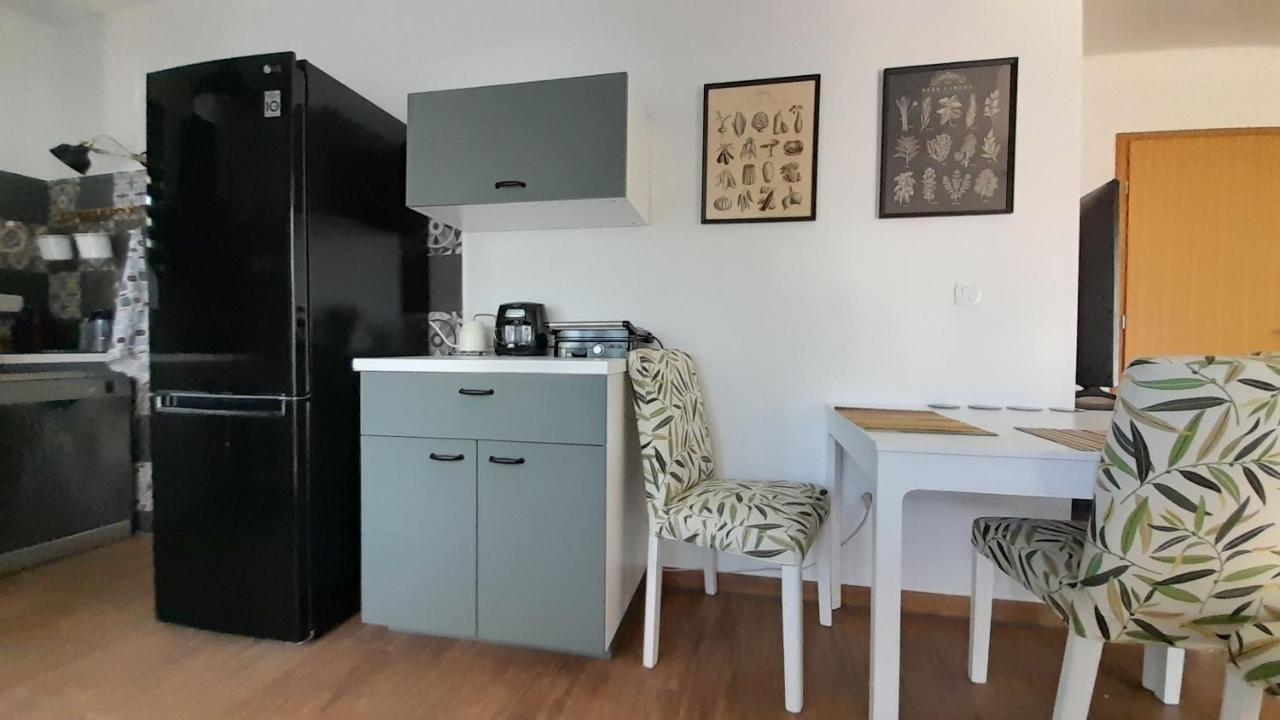 Apartments & Room Danijel Pinezići Екстериор снимка